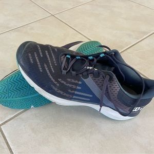 Wilson size 11.5 Mens tennis shoes.